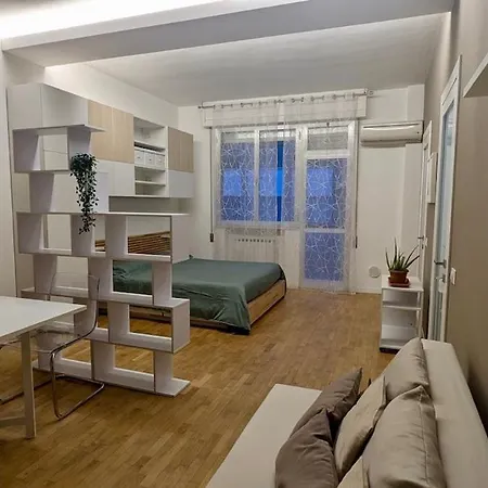Battisti Flat, Near Station Apartment Ferrara