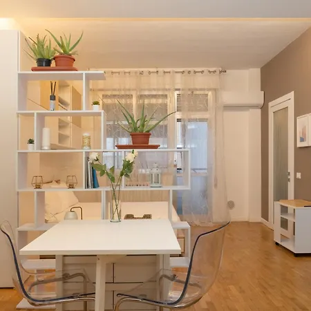 Battisti Flat, Near Station アパート フェラーラ