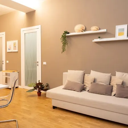 Battisti Flat, Near Station フェラーラ