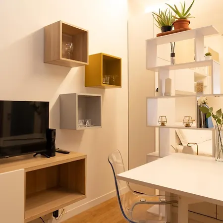 Battisti Flat, Near Station