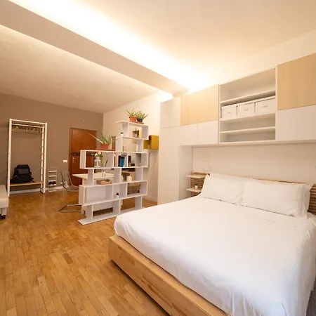 Battisti Flat, Near Station Apartament