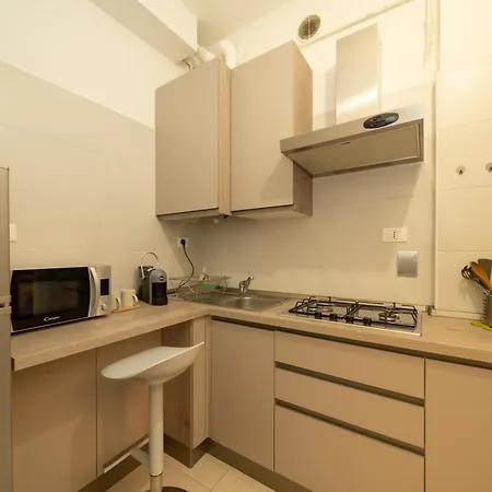 アパート Battisti Flat, Near Station