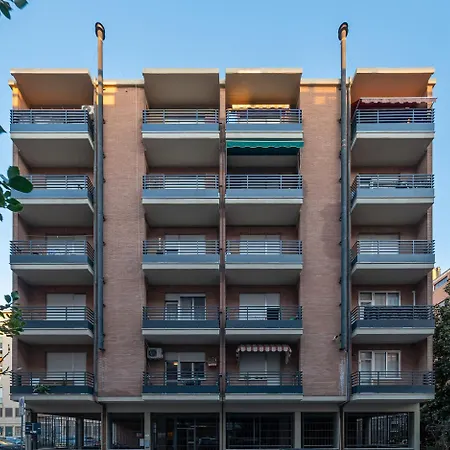 Battisti Flat, Near Station Apartament *