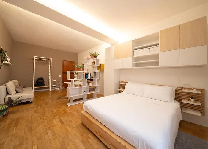 Battisti Flat, Near Station شقة